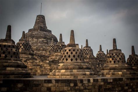 Borobudur 大佛寺建築的興建，揭示了當時印度尼西亞佛教信仰與藝術成就的輝煌